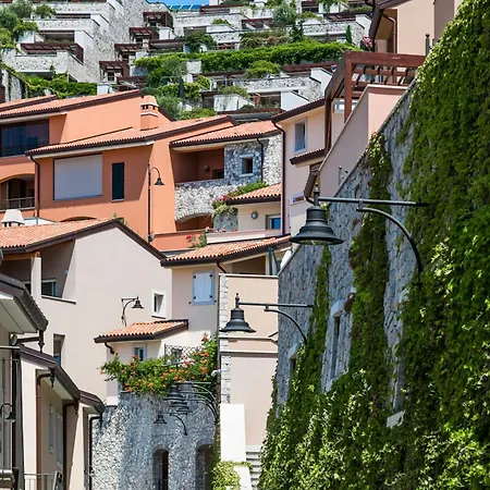 Portopiccolo Gemma Nel Golfo Di Trieste * Sistiana